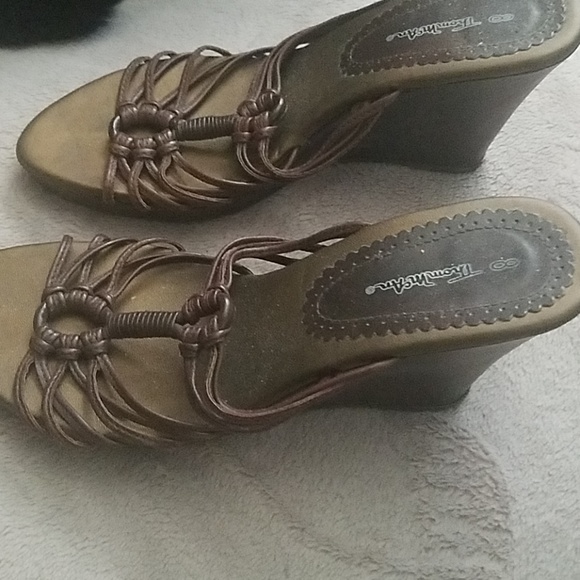 Shoes - Picture 2 of 3